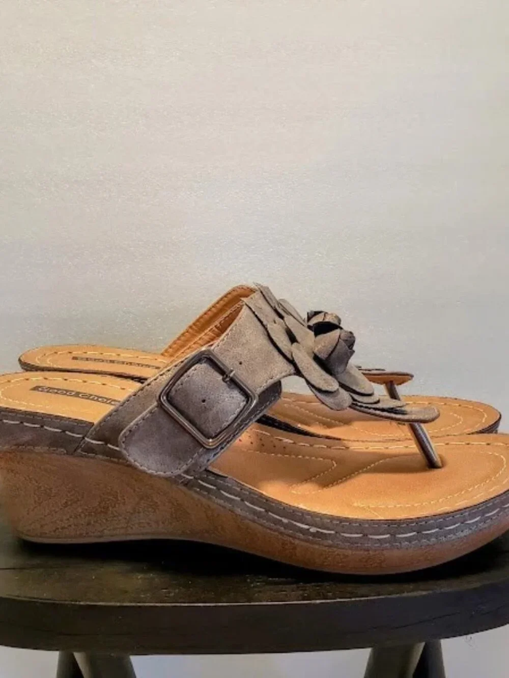 GC Shoes Good Choice Flora Flower Thong Wedge Sandals Pewter Gray Size 8